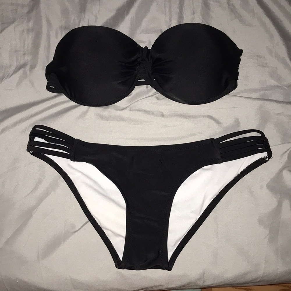 Black bikini
